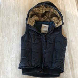 American Eagle Black Hooded Vest